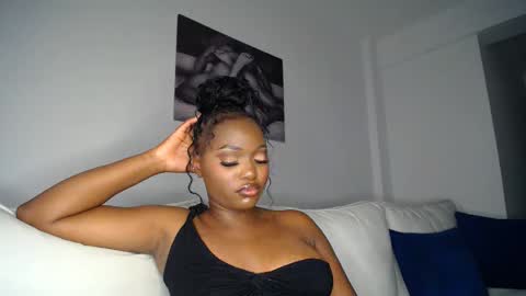 Snapshot of cute_ass18 chatting on 6, 3, 2025 Liya online show from 6, 3, 2025