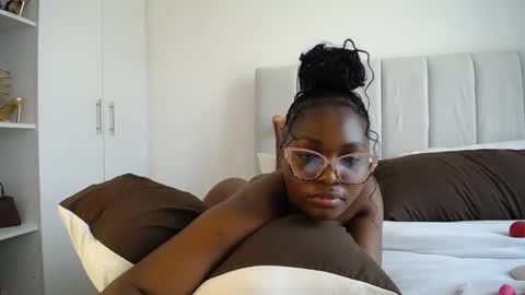 Snapshot of cute_ass18 chatting on 8, 3, 2025 Liya online show from 8, 3, 2025