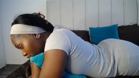 Snapshot of cute_ass18 chatting on 6, 10, 2025 Liya online show from 6, 10, 2025