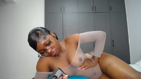 Snapshot of cute_ass18 chatting on 12, 6, 2026 Liya online show from 12, 6, 2026