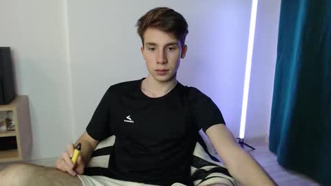 Snapshot of cute_brian chatting on 15, 11, 2025 Im Brian online show from 15, 11, 2025