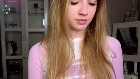 Snapshot of cute_fox_girl chatting on 4, 12, 2024 Anne online show from 4, 12, 2024