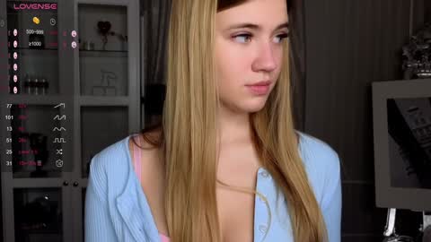 Snapshot of cute_fox_girl chatting on 21, 12, 2024 Anne online show from 21, 12, 2024