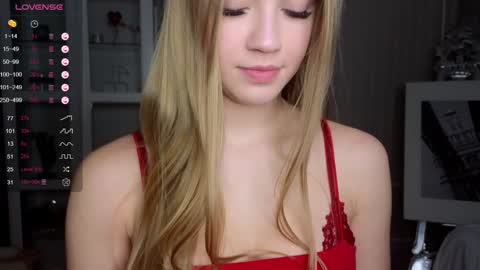Snapshot of cute_fox_girl chatting on 29, 12, 2024 Anne online show from 29, 12, 2024