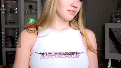 Snapshot of cute_fox_girl chatting on 26, 1, 2025 Anne online show from 26, 1, 2025