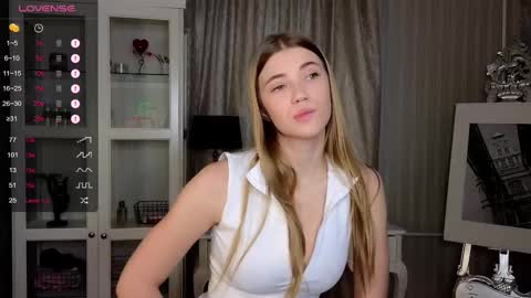 Snapshot of cute_fox_girl chatting on 5, 3, 2025 Anne online show from 5, 3, 2025