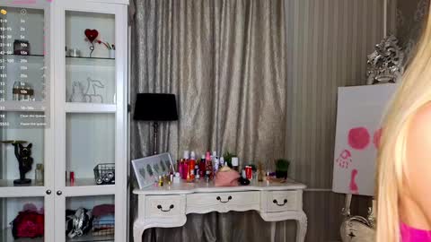Snapshot of cute_fox_girl chatting on 10, 10, 2025 Anne online show from 10, 10, 2025