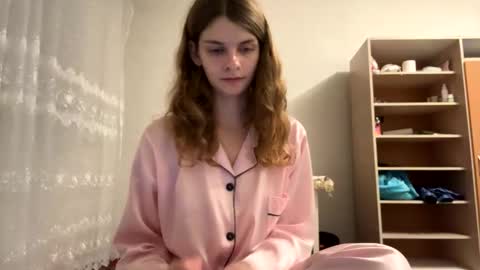 cute_kitte online show from 14, 1, 2025