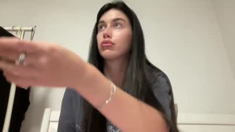 Snapshot of cute_kriss94 chatting on 2, 11, 2025 cute_kriss94 online show from 2, 11, 2025