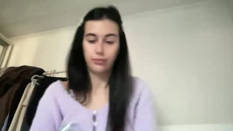 Snapshot of cute_kriss94 chatting on 7, 11, 2025 cute_kriss94 online show from 7, 11, 2025