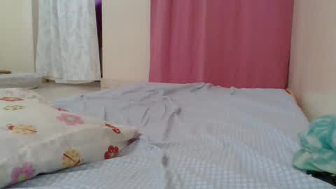 cute_lizah online show from 4, 2, 2025