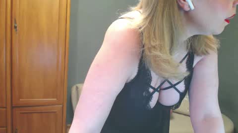 cute_phoenix online show from 15, 5, 2026