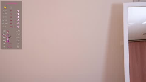 Snapshot of cute_shine chatting on 12, 12, 2024  Hey im Kristina Thank you for your support  online show from 12, 12, 2024