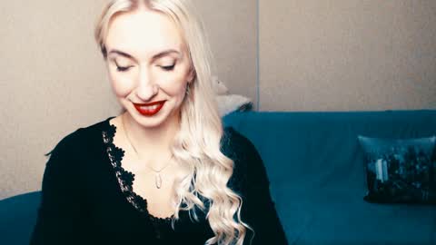 cute_smile_shy online show from 11, 1, 2025