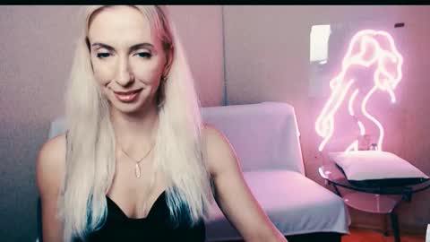 cute_smile_shy online show from 19, 9, 2025