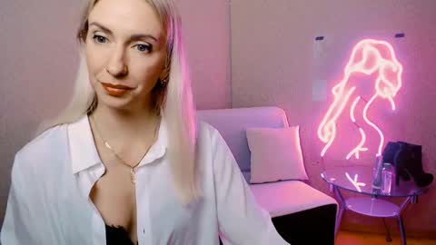 cute_smile_shy online show from 7, 1, 2026