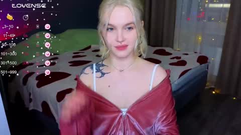 Snapshot of cute_summer_breathe chatting on 28, 2, 2025 Sue online show from 28, 2, 2025
