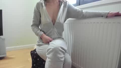 Snapshot of cuteangelx chatting on 3, 3, 2025 Anne-Marie online show from 3, 3, 2025