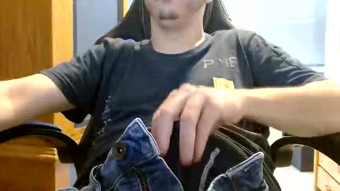Snapshot of cuteboy090 chatting on 8, 6, 2026 Cuteboy090 online show from 8, 6, 2026