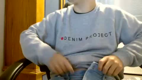 Snapshot of cuteboy090 chatting on 12, 6, 2026 Cuteboy090 online show from 12, 6, 2026