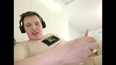 CuteguyBWC92 online show from 21, 11, 2025