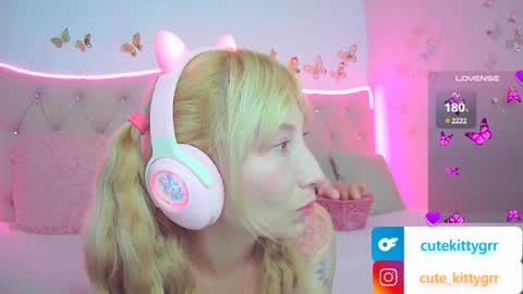 Snapshot of cuteee_kitty chatting on 4, 2, 2025 Kitty online show from 4, 2, 2025