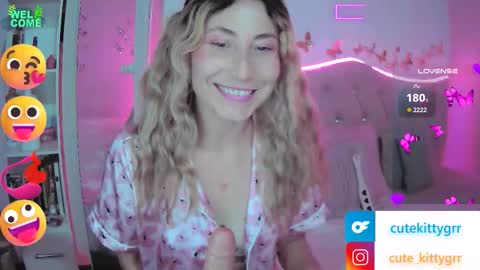 Snapshot of cuteee_kitty chatting on 13, 9, 2025 Kitty online show from 13, 9, 2025