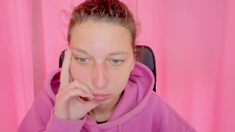 Snapshot of cuteellii chatting on 22, 10, 2025 Elli online show from 22, 10, 2025