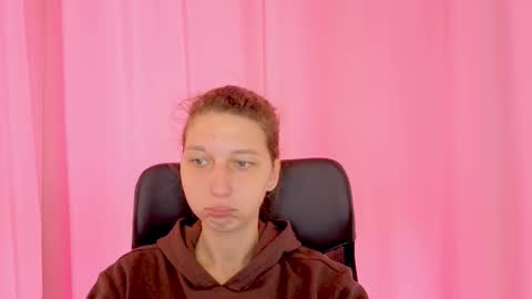 Snapshot of cuteellii chatting on 23, 10, 2025 Elli online show from 23, 10, 2025