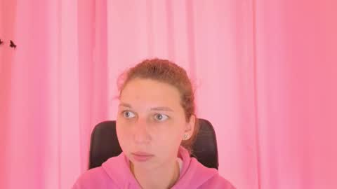 Snapshot of cuteellii chatting on 24, 10, 2025 Elli online show from 24, 10, 2025