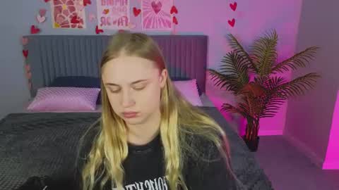 Snapshot of cutefever chatting on 8, 7, 2026 Amyy online show from 8, 7, 2026