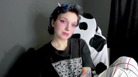 Snapshot of cutemetalgoddess chatting on 13, 1, 2025 Alice online show from 13, 1, 2025