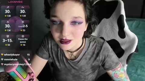 Snapshot of cutemetalgoddess chatting on 2, 2, 2025 Alice online show from 2, 2, 2025