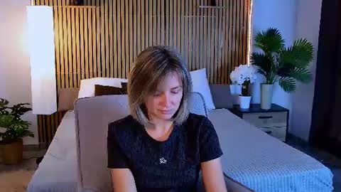 Snapshot of cutemirage chatting on 4, 7, 2026 cutemirage online show from 4, 7, 2026