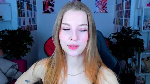 Snapshot of cutemousee chatting on 22, 12, 2024 Rina online show from 22, 12, 2024