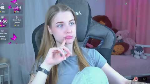 Snapshot of cutemousee chatting on 11, 9, 2025 Rina online show from 11, 9, 2025