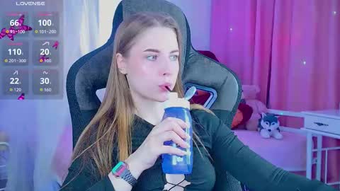 Snapshot of cutemousee chatting on 12, 9, 2025 Rina online show from 12, 9, 2025