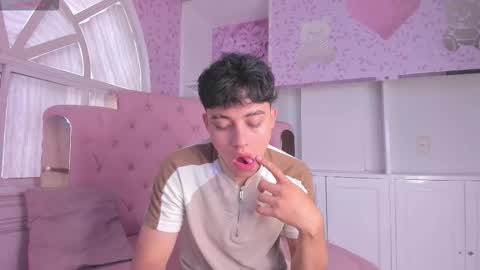 Snapshot of cutenaked_ chatting on 17, 12, 2025 cutenaked_ online show from 17, 12, 2025