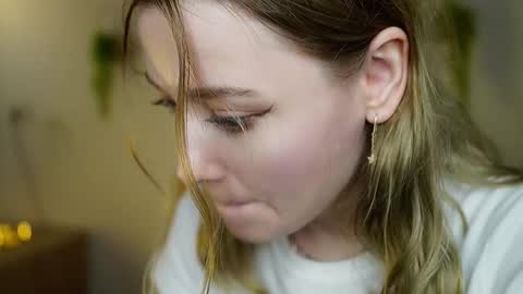 Snapshot of cutenass chatting on 4, 12, 2025 Mary online show from 4, 12, 2025