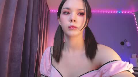 Snapshot of cutie_bellle chatting on 6, 1, 2025 belle online show from 6, 1, 2025