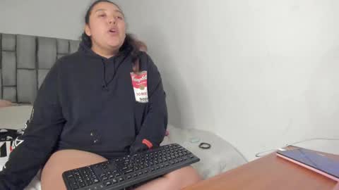 cutiepeach  online show from 31, 12, 2024