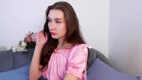 Vivienne online show from 4, 12, 2025