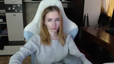 Snapshot of cutti_crystal chatting on 11, 10, 2025 Cutti Crystal online show from 11, 10, 2025