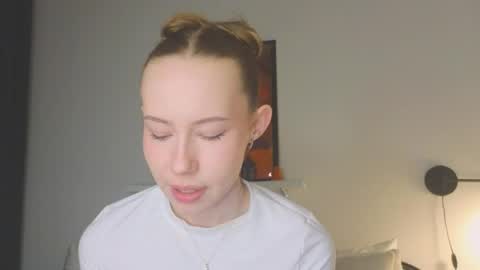 Snapshot of cuute_angell chatting on 22, 4, 2026 Virginia See you on Sunday online show from 22, 4, 2026