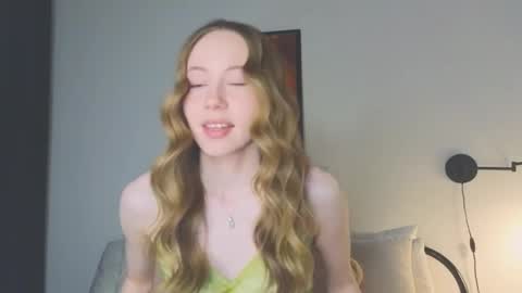 Snapshot of cuute_angell chatting on 4, 5, 2026 Virginia See you on Sunday online show from 4, 5, 2026