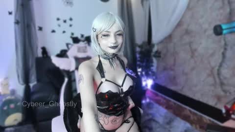 Naomii online show from 9, 10, 2025