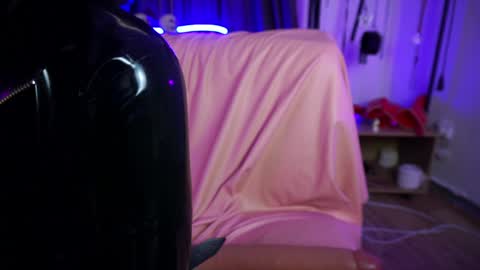 Lily Goddess online show from 1, 2, 2025