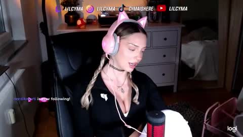 Snapshot of cymaishere chatting on 26, 10, 2025 cymaishere online show from 26, 10, 2025