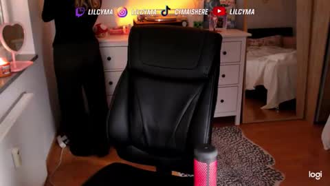 Snapshot of cymaishere chatting on 28, 10, 2025 cymaishere online show from 28, 10, 2025