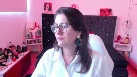 Mia  online show from 21, 1, 2025